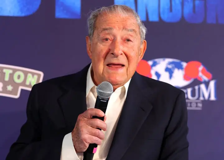 Bob Arum on Usyk-Dubois Controversy: It Was a Low Blow; Seemed to Me Dubois Quit